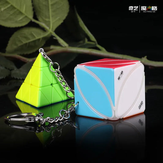 Qiyi Ivy pyraminx Cube Keychain - CubeIn