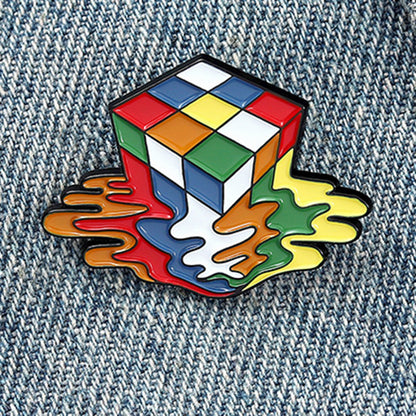 熔化立方体胸针