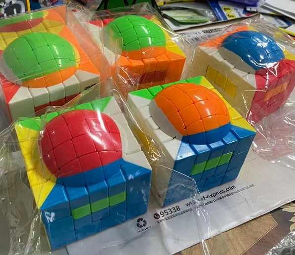 Tony V‑Robot Cube – Stickerless – Overlapping Cube Series